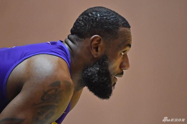 波士顿马拉松：肯尼亚选手包揽男女组冠军 双双实现卫冕