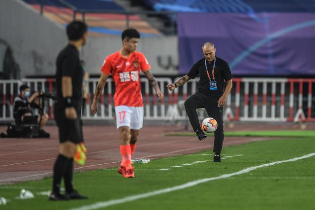 雄鹿终结3连败送黄蜂10连败 猛龙送火箭3连败